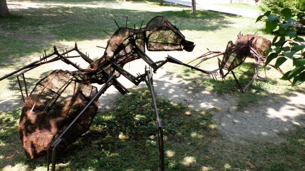 Арт-объект Бой муравьев в Абрау-Дюрсо