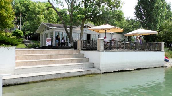Кофейня «Petit Cafe» – французская кофейня возле озера Абрау-Дюрсо