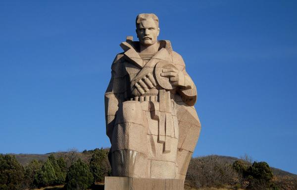 Памятник «Морякам революции» в Новороссийске