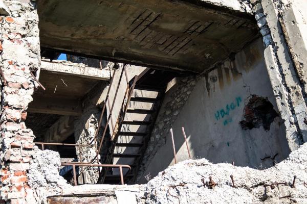 Руины мемориала «Разрушенный Дворец культуры цементников» в Новороссийке