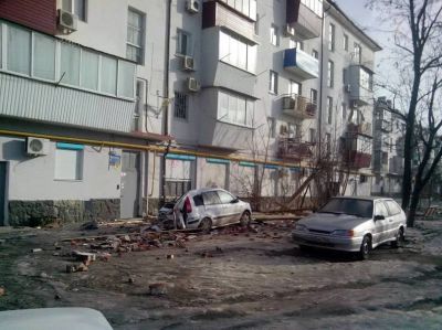 Последствия урагана в Новороссийске от 7.08.2012 г. Машине не повезло