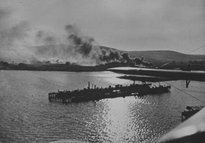 Вид с немецкого самолета на пожары на окраине Новороссийска 1942