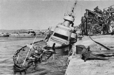 В порту Новороссийска потоплен героический лидер эсминцев «Ташкент» 2 июля 1942